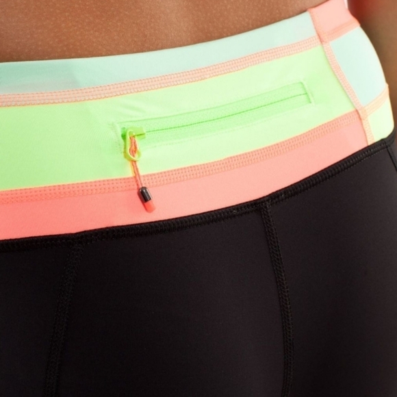 Lululemon Run Inspire Crop II Black Quilt Spring Mesh Capri Pocket - Picture 4 of 12